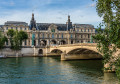 Louvre famoso do rio Sena