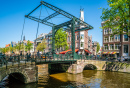 Ponte sobre o Canal Kloveniersburgwal, Amesterdão
