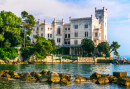 Castelo elegante de Miramare, Trieste, Itália