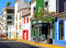 Rua colorida de Puerto Vallarta, México