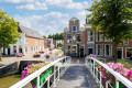 Cidade pitoresca de Dokkum, Holanda