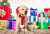 Cão bonito e presentes de Natal