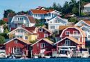 Fachadas coloridas de casas de veraneio em Bovallstrand