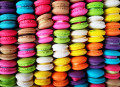 Vários macarons coloridos