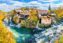 Um rio e uma pequena cachoeira, Croácia