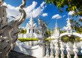 Templo branco em Chiang Rai, Tailândia