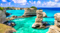 Praia Torre di Sant Andrea, Puglia, Itália