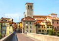 A ponte sobre o rio Natisone, Itália