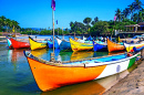 Barcos de pesca na margem do rio, Goa, Índia