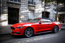 Ford Mustang Convertible em Paris, França