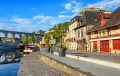 Viaduto sobre o rio Rance em Dinant, França