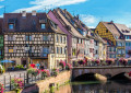 Canal no centro histórico de Colmar, França