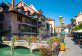 Cidade velha de Annecy e rio Thiou, França