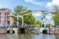 Uma ponte móvel em Amsterdã, Holanda