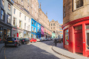 Rua encantadora de Victoria em Edimburgo, Escócia