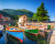 Barcos de madeira no lago de Garda, Torbole, Itália