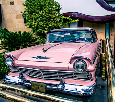 Carro clássico americano rosa, Sharm El Sheikh