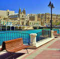 Baía de Balluta na cidade costeira de Sliema, Malta