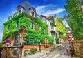 Rua no bairro de Montmartre, Paris, França