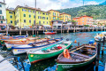 Passeio marítimo do Lago de Garda com barcos em Torbole, Itália