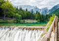 Lago Fusine nos Alpes italianos