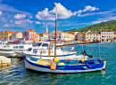 Vista da orla marítima de Starigrad, ilha de Hvar