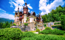 O belo Castelo e Jardim de Peles em Sinaia