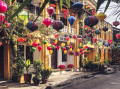 Lanternas de papel na rua de Hoi An, Vietnã