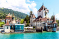 Castelo de Oberhofen no Lago Thun, Suíça