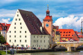 Torre da ponte e antigo celeiro de sal em Regensburg