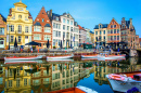 Edifícios ao longo do Canal em Ghent, Bélgica