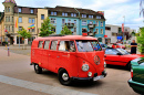 Volkswagen Type 2 vermelho em Laufenburg, Suíça