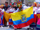 Dançarinos em um desfile de carnaval em Cuenca, Equador
