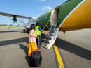 Embarcando em um Avião em Zanzibar