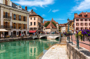 Um Passeio ao Longo do Canal em Annecy, França