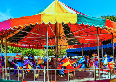 Carrossel na Feira do Templo na Tailândia