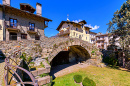 Vista da Ponte Romana em Aosta, Itália