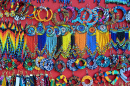 Brincos Coloridos Tribais Masai na Tanzânia