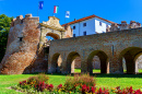 Castelo de Siklós em um belo dia de verão, Hungria