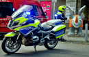 Policial patrulha as ruas de Dortmund