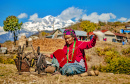Mulher Gurung Fiando Lã, Nepal