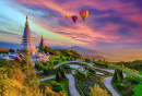 Balões de ar quente coloridos sobre Chiang Mai