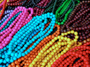 Designs de Joias com Miçangas Coloridas