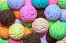 Bolinhas de sorvete multicoloridas