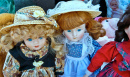 Bonecas de Porcelana em uma Feira