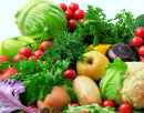 Frutas e Vegetais Frescos sobre Fundo Branco