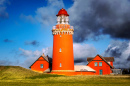 Farol de Bovbjerg contra um céu nublado, Dinamarca