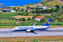 Boeing 737-800 da Ryanair no Aeroporto de Skiathos, Grécia