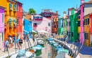 Casas pitorescas na ilha de Burano, Itália
