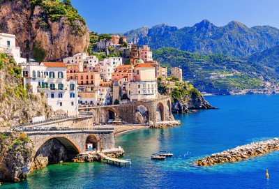 Vista de Atrani, Costa Amalfitana, Itália